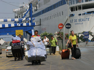 Des émigrés “accueillis” par la justice à leur arrivée en Algérie