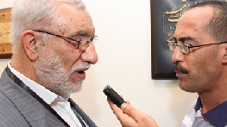 علي أحمد أذرشب:” كتابي لا يتضمن أية حساسيات دينية، وقرأت عن خبر منعه في الشروق”!