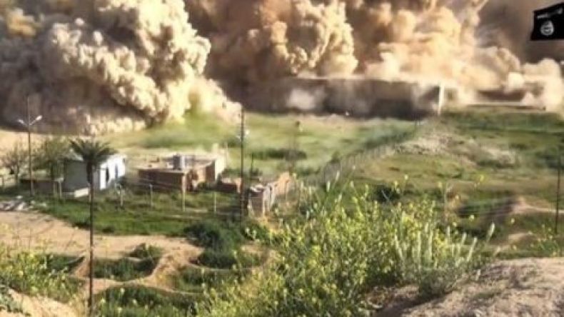 فيديو لداعش يظهر تدمير مدينة نمرود الأثرية في العراق