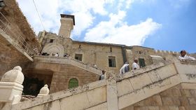 الاحتلال يغلق المسجد الإبراهيمي أمام الفلسطينيين