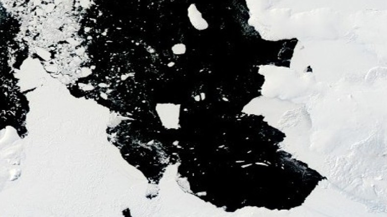 جبل جليدي هائل يتحرك بعيداً عن القطب الجنوبي