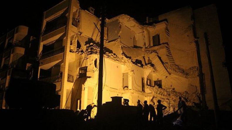 82 قتيلاً بينهم 58 مدنياً في قصف جوي على بلدة شرقي سوريا