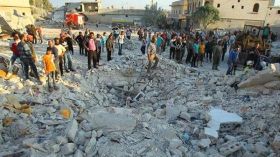 عشرة قتلى في ضربات جوية في إدلب السورية