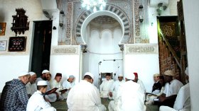 الأئمة ومعلمو القرآن ممنوعون من العطلة