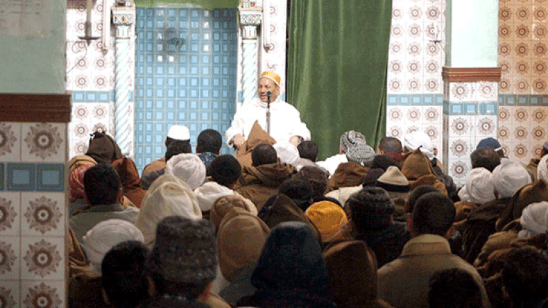 عيسى: التحقيق وغسل أدمغة الأئمة قبل اعتلائهم منابر المساجد!