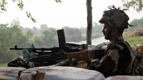 القوات الهندية والباكستانية تتبادل إطلاق النار في كشمير