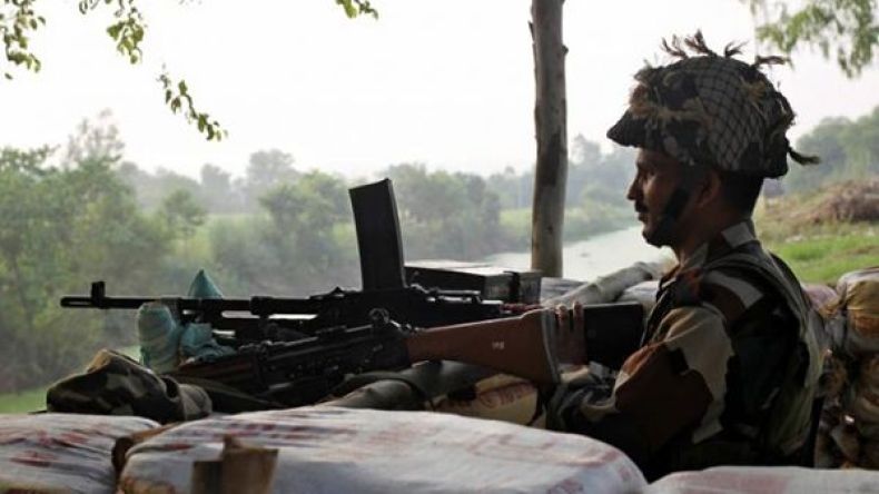 القوات الهندية والباكستانية تتبادل إطلاق النار في كشمير