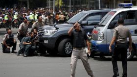 ستة قتلى في انفجارات وتبادل لإطلاق النار في العاصمة الإندونيسية