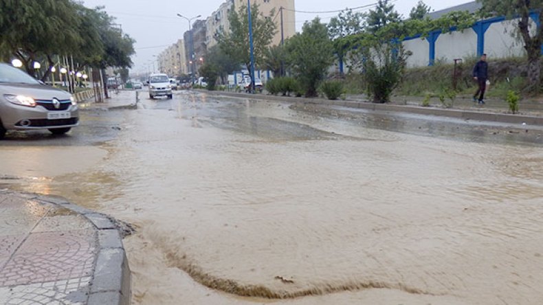 سيول الأمطار تشرد عائلات بميلة