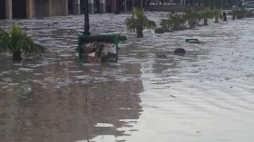 جرحى ومنكوبون وخسائر في “طوفان” مفاجئ