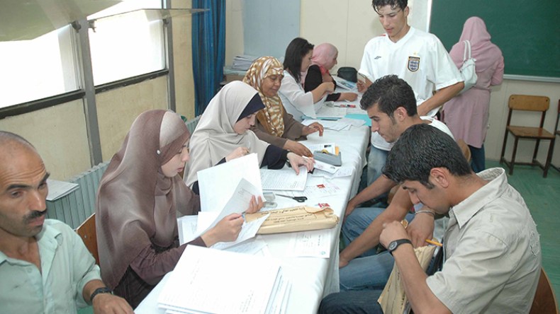 التسجيلات الجامعية تنتهي اليوم.. وسيول من الطلبة تهدد الدخول الجامعي القادم
