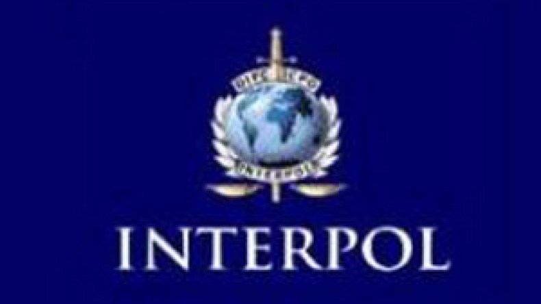 الأنتربول يلاحق 100 جزائري هارب