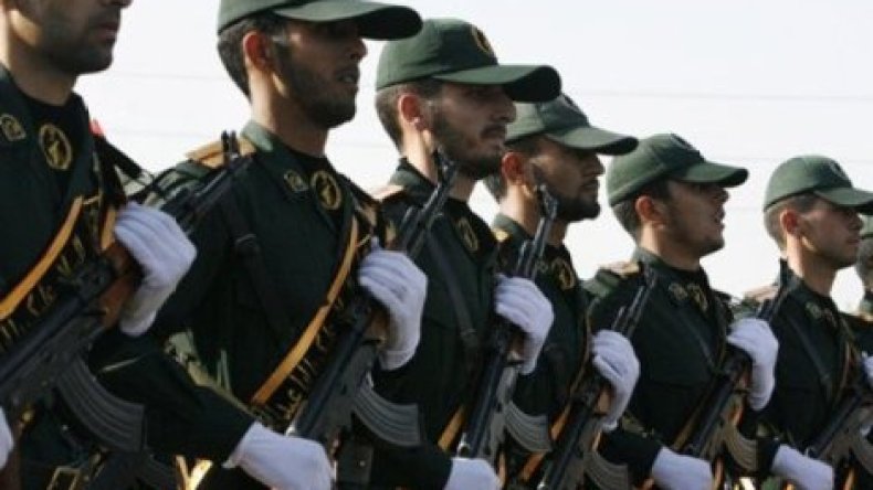 إيران تشيع ثلاثة من الحرس الثوري قتلوا في سوريا