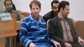 إيران تقضي بإعدام ملياردير بعد إدانته بالفساد