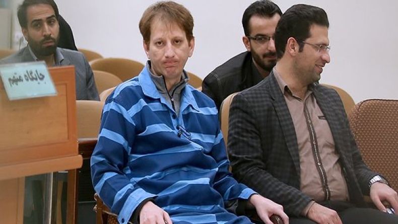 إيران تقضي بإعدام ملياردير بعد إدانته بالفساد