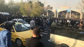 إيران تحظر استخدام بعض تطبيقات التواصل الاجتماعي