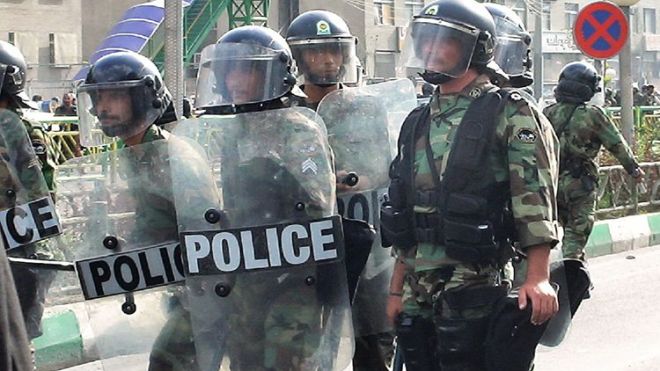 قتيلان في إطلاق نار على موكب شيعي في إيران