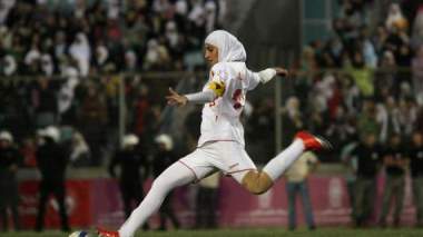 Football body votes to lift headscarf ban