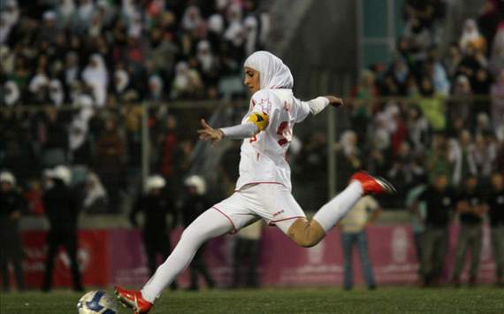 Football body votes to lift headscarf ban