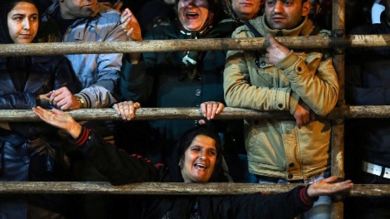 عائلة إيرانية تعفو عن قاتل ابنها قبل 3 دقائق من تنفيذ الحكم