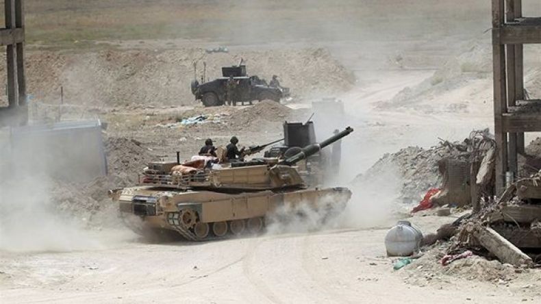 فرار الآلاف من الفلوجة عبر أول مسار آمن يعلنه الجيش العراقي