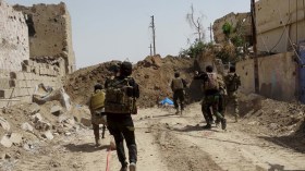 قافلة من ميليشيا الحشد الشعبي تصل قاعدة قرب الرمادي