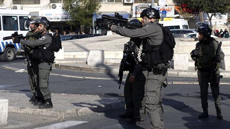 فلسطيني يطعن جندياً إسرائيلياً في القدس