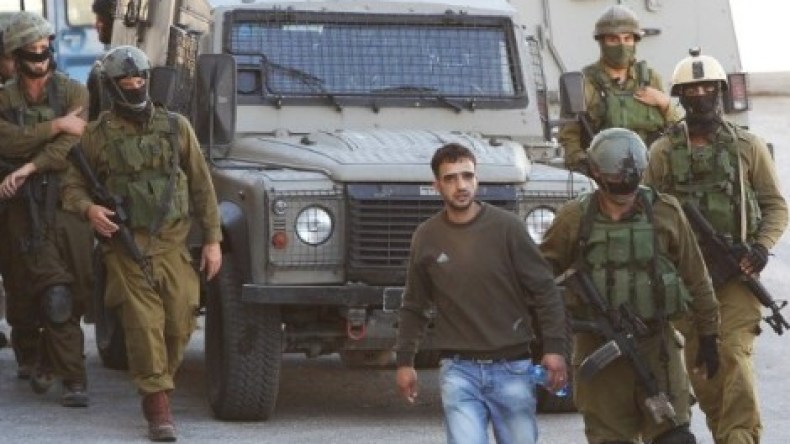 إسرائيل تعتقل ثلاثة فلسطينيين في الضفة الغربية