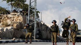 استشهاد فلسطيني حاول طعن جندي إسرائيلي