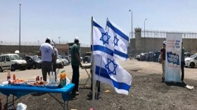 متطرفون إسرائيليون يقيمون حفل شواء قرب أحد السجون