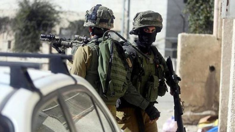 جيش الاحتلال يعتقل فتاة فلسطينية بزعم حيازتها سكيناً