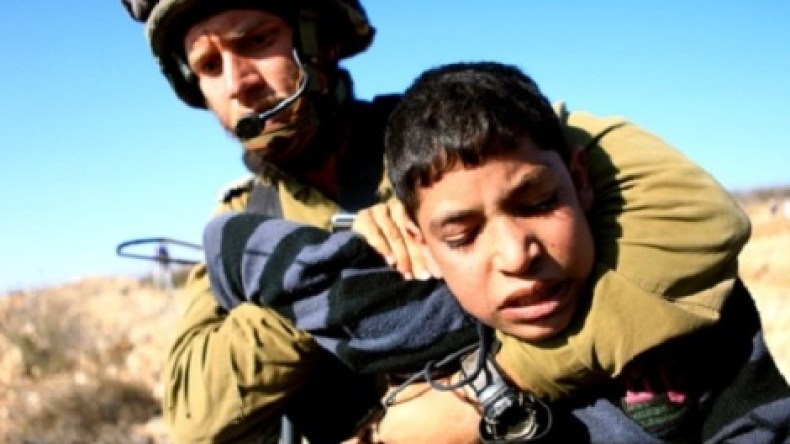 الاحتلال يعتقل 12 فلسطينياً في الضفة