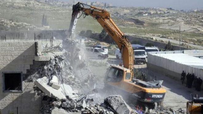 الاحتلال يهدم منازل للفلسطينيين بنيت بتمويل أوروبي
