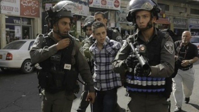 الاحتلال يعتقل عشرة فلسطينيين في الضفة