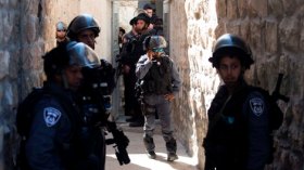 شرطة الاحتلال تعتقل ثمانية فلسطينيين بتهمة التحريض عبر الفيسبوك