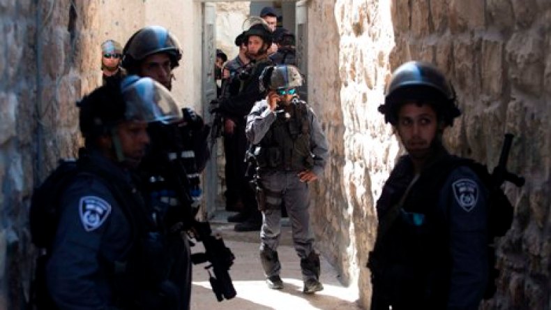 شرطة الاحتلال تعتقل ثمانية فلسطينيين بتهمة التحريض عبر الفيسبوك