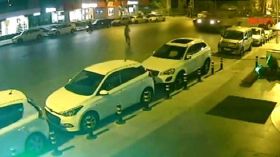 شاب تركي يواجه دبابتين للانقلابيين بشجاعة