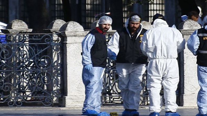 تركيا تحتجز ثلاثة روس للاشتباه في صلتهم بـ”داعش”