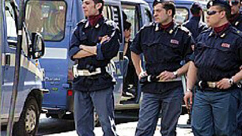 روما تطرد جزائريا مدانا في قضايا إرهابية