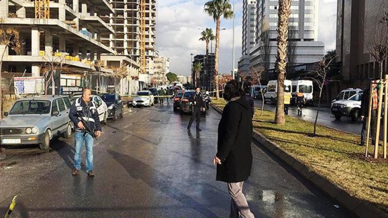 انفجار في إزمير غرب تركيا والأمن يقتل مهاجمين اثنين
