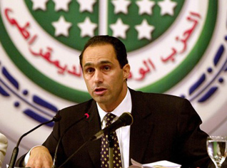 Gamel Moubarak a pris la “fuite” vers l’Angleterre en compagnie de son épouse et en emportant près de 100 valises