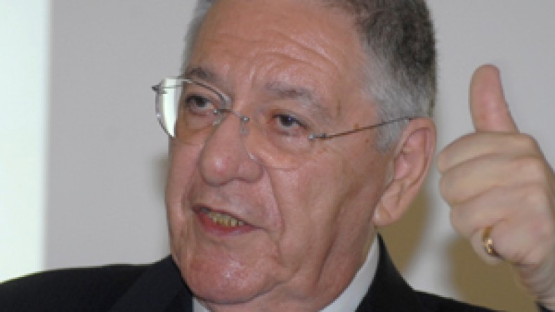 ملفا قطاع الصحة وتسيير سوق الدواء على مكتب الرئيس