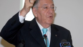 ولد عباس يحذر مسؤولي الصحة من التلاعب بالصفقات العمومية