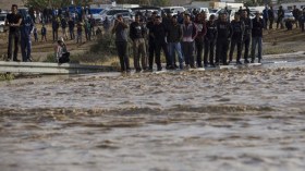 سيول تجرف حافلة مدرسية بالأردن والضحايا تلاميذ ومعلمون