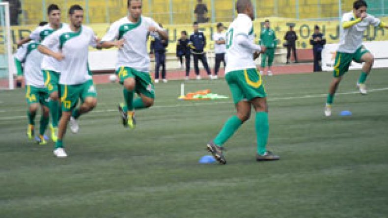 أنصار‭ ‬الكناري‭ ‬يساندون‭ ‬يونس‭ ‬ويرفضون‭ ‬رحيله