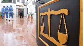 كهل ينتقم من خطيبته السابقة بحرق منزلها