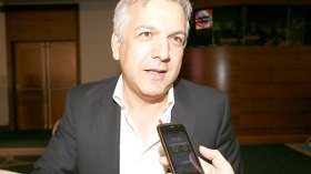 جعفر قاسم يؤسس لثقافة النجم في الجزائر