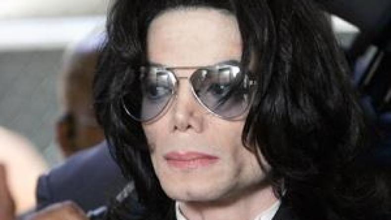 محاكمة طبيب مايكل جاكسون… هيئة المحلفين لن تشاهد أشرطة التمارين