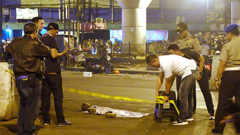 مقتل ثلاثة شرطيين في اعتداء انتحاري مزدوج في جاكرتا