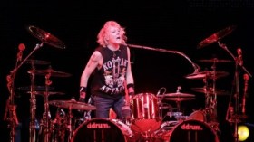 سجن عازف عالمي لإهانته المسلمين في مطار دبي